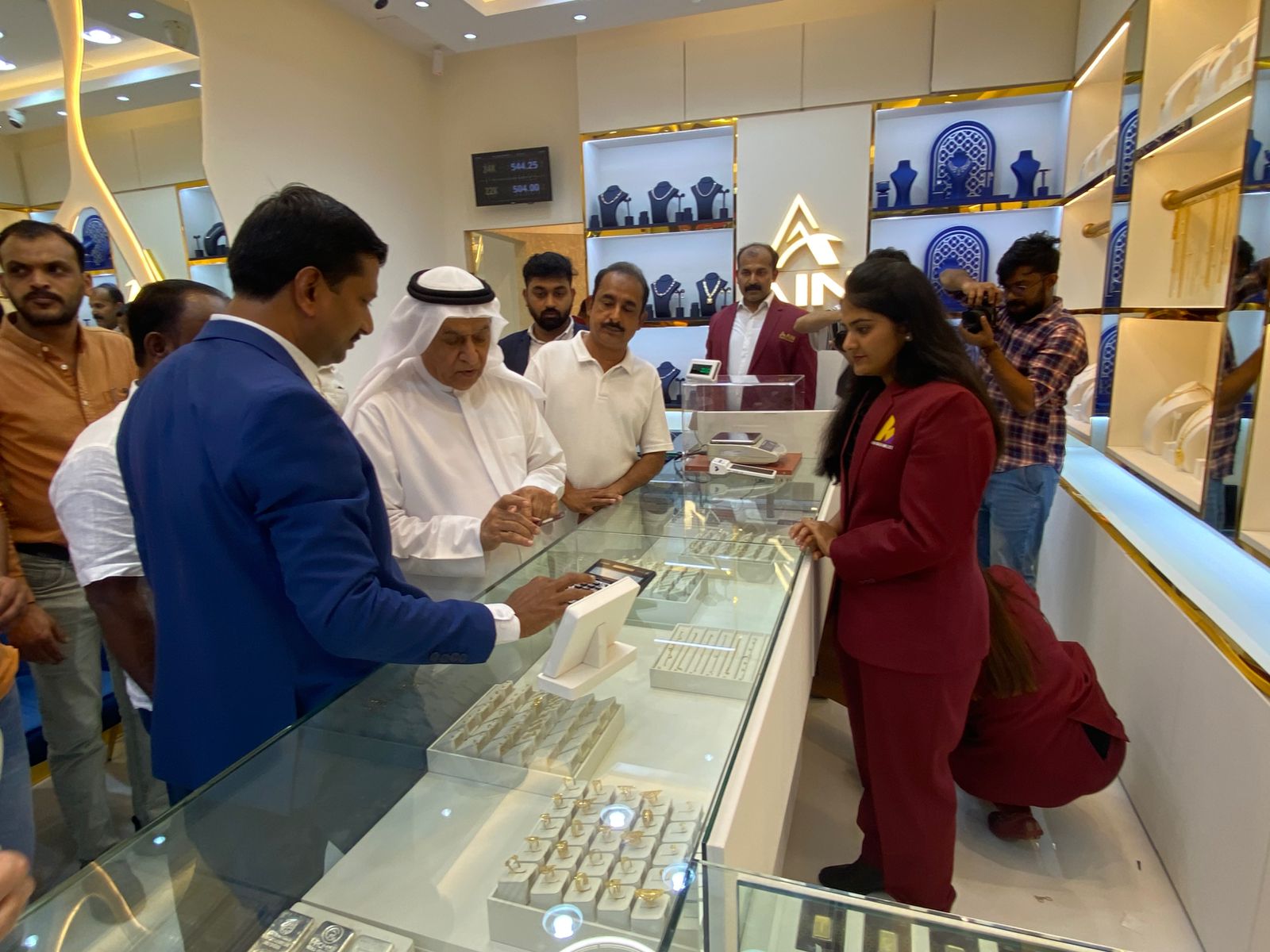 Con una visión de inversión innovadora, Ain Gold & Diamonds LLC inaugura su nueva sucursal en el Gold Souk de Dubái