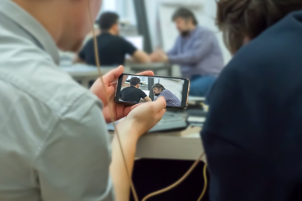 La gente está empezando a grabar todas sus conversaciones sin avisar… y es inquietante